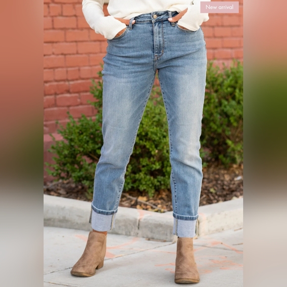 Judy Blue HR Cuffed Jeans No Distressing Vintage Wash Straight Regular Plus NEW - Picture 2 of 16